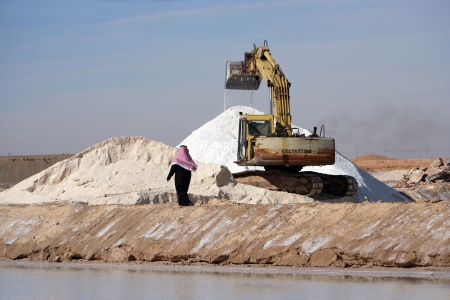 Salt Dredging
Al Qasab Salt Flats
Al Qasab, Saudi Arabia