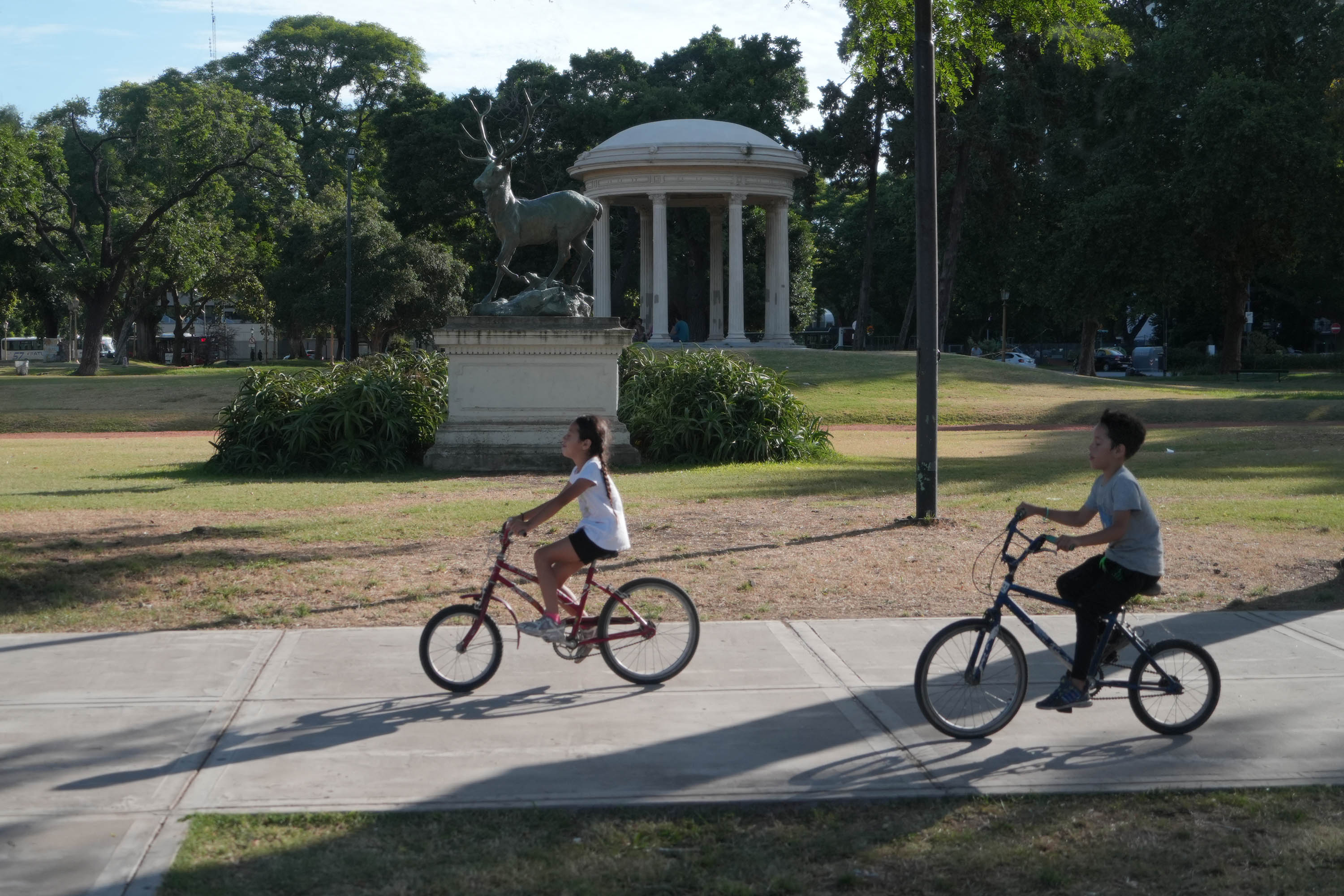 bill-hocker-templete-plaza-intendente-seeber-buenos-aires-argentina-2024