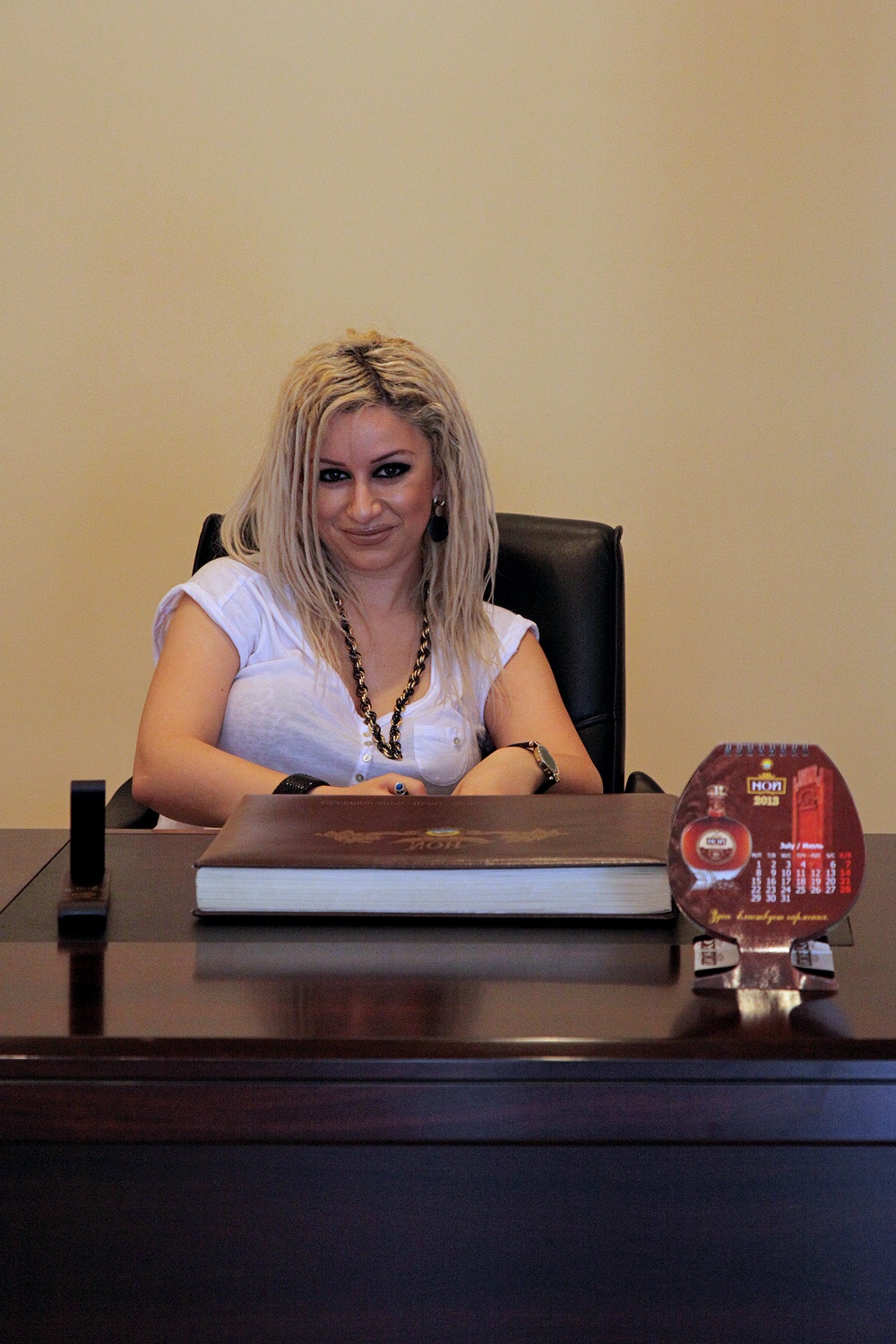 bill-hocker-receptionist?-noy-brandy-factory-yerevan-armenia-2013