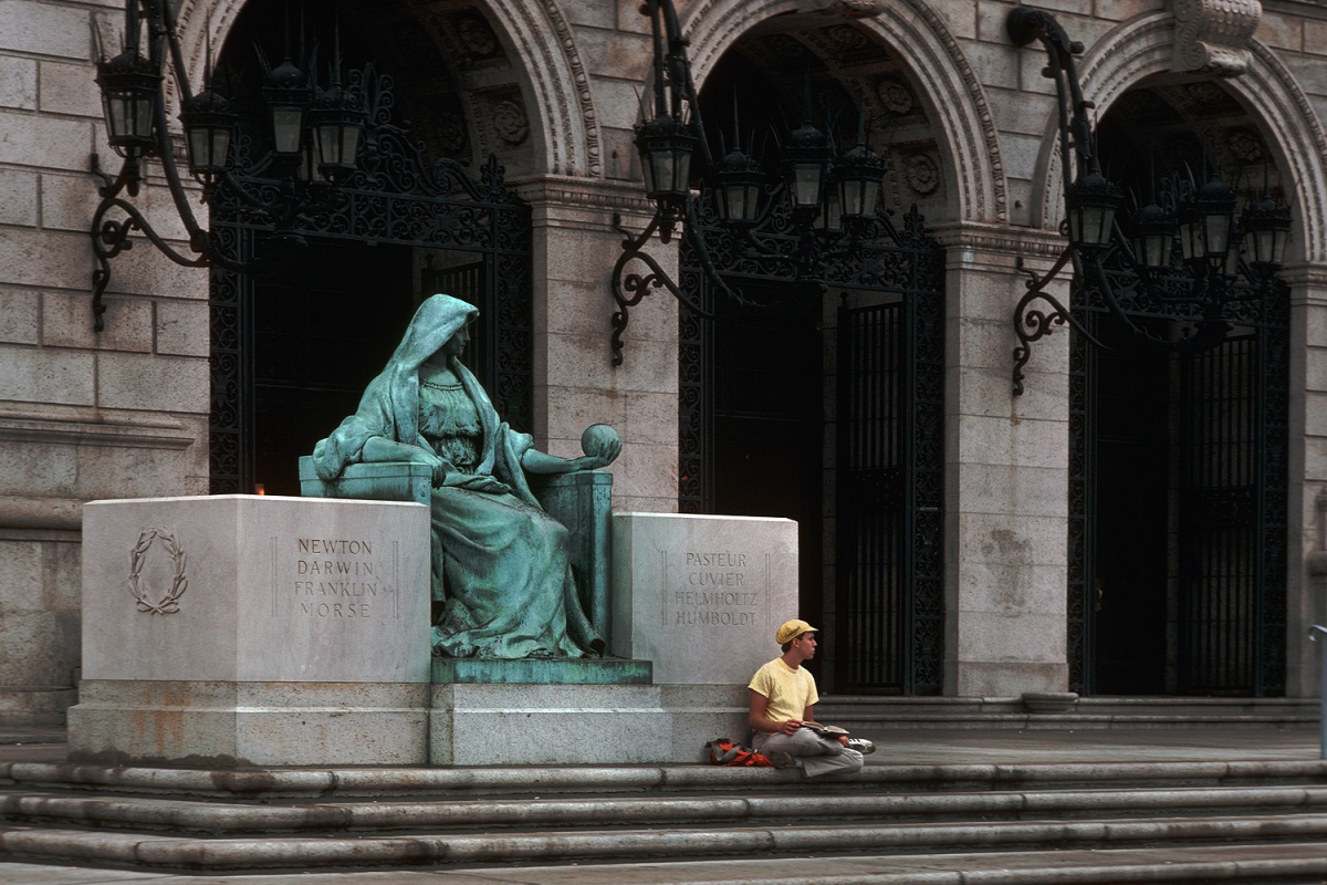 bill-hocker-library-boston-massachusetts-1980