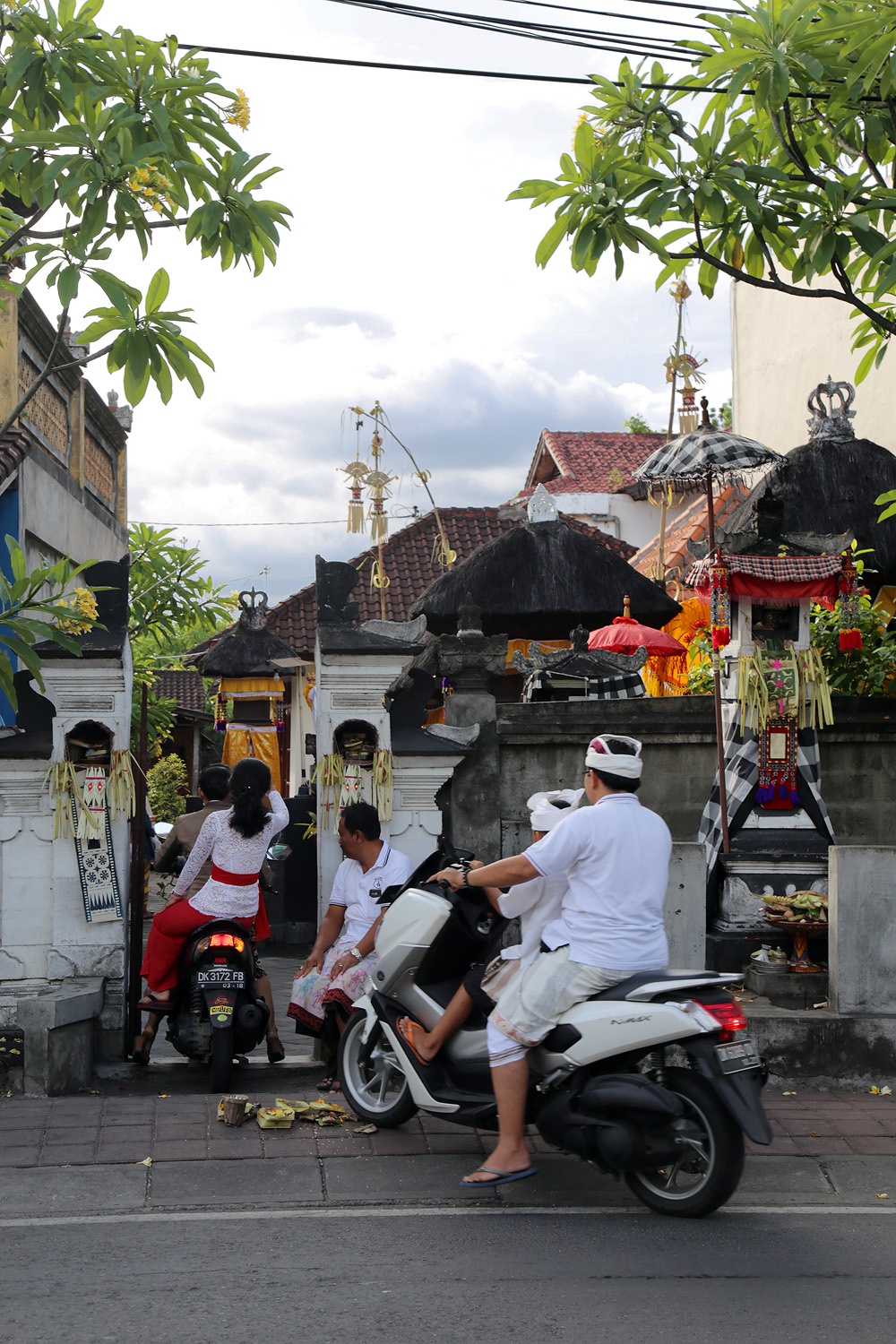 bill-hocker-210-day-ceremony-guests-jimbaran-bali-indonesia-2016