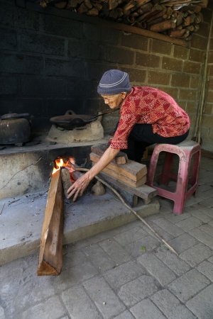 Roasting  Luwak Coffee
Near Ubud, Bali, Indonesia