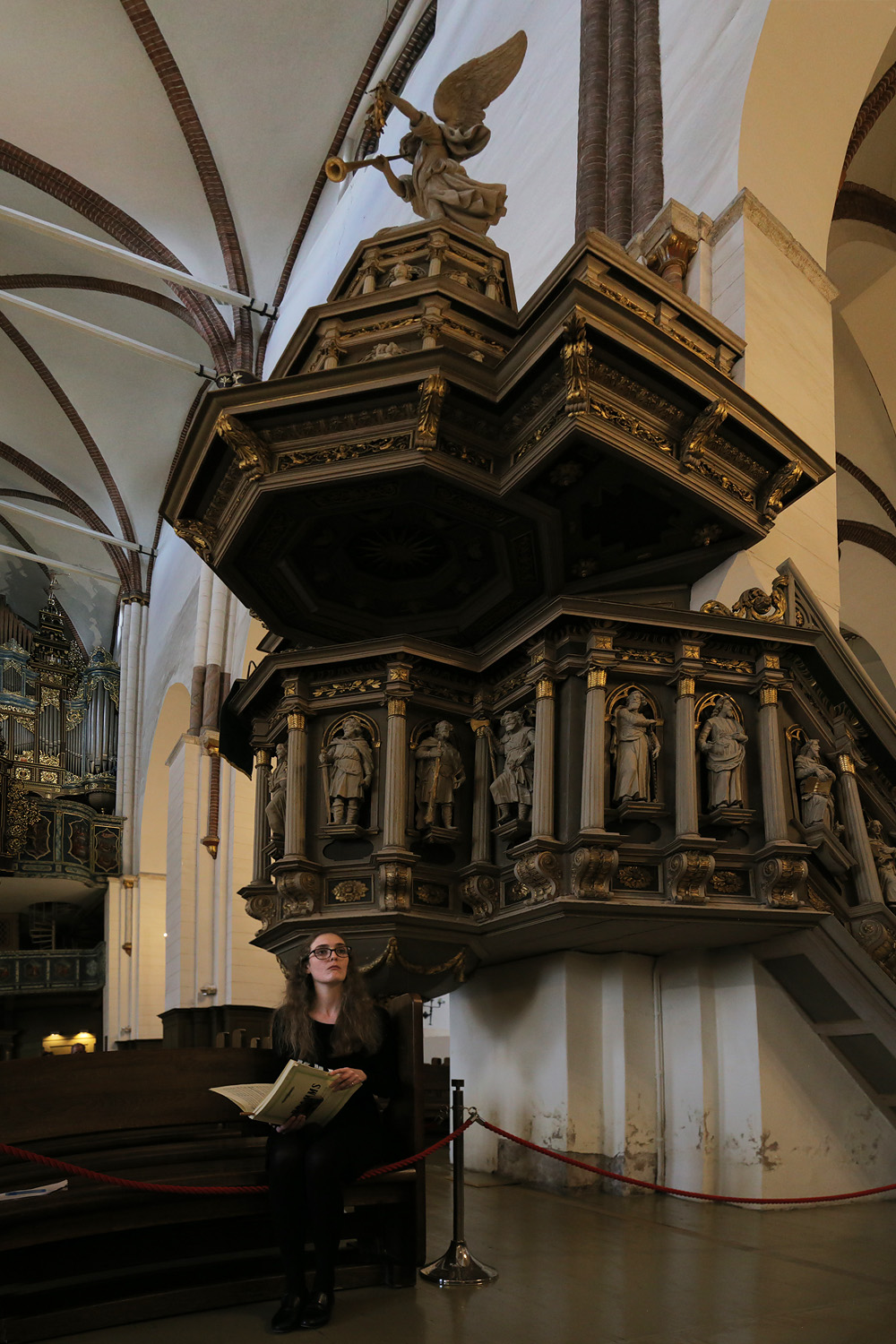 bill-hocker-julia-morris-assistant-conductor-bcco-european-tour-riga--cathedral-riga-latvia-2019