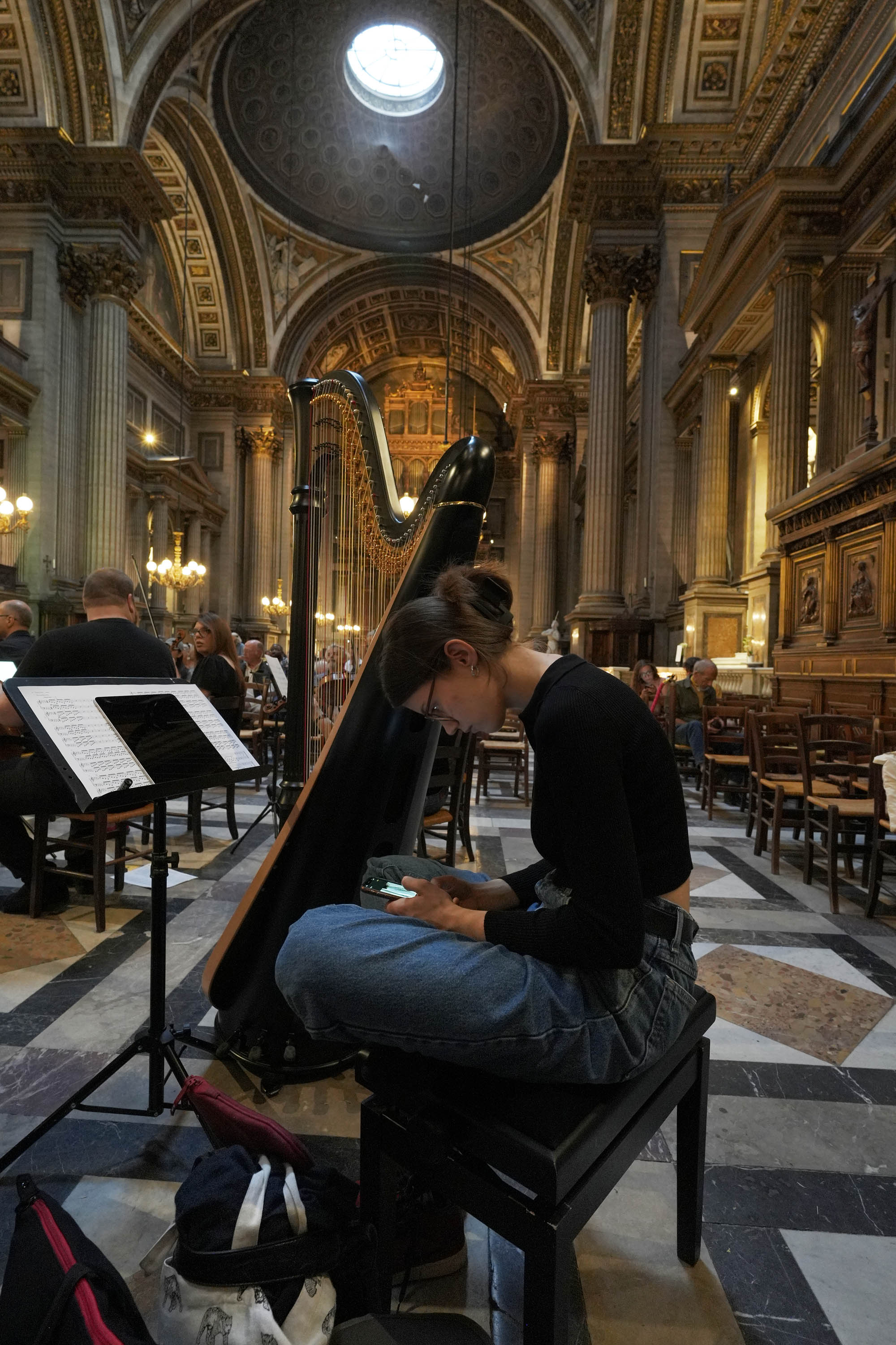 bill-hocker-harpist-orchestre-musici-europae--bcco-france-concert-tour-Église-sainte-marie-madeleine-paris-france-2025