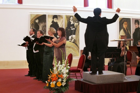 Soloists and Ming Luke
Gödöllö Palace
Gödöllö, Hungary 