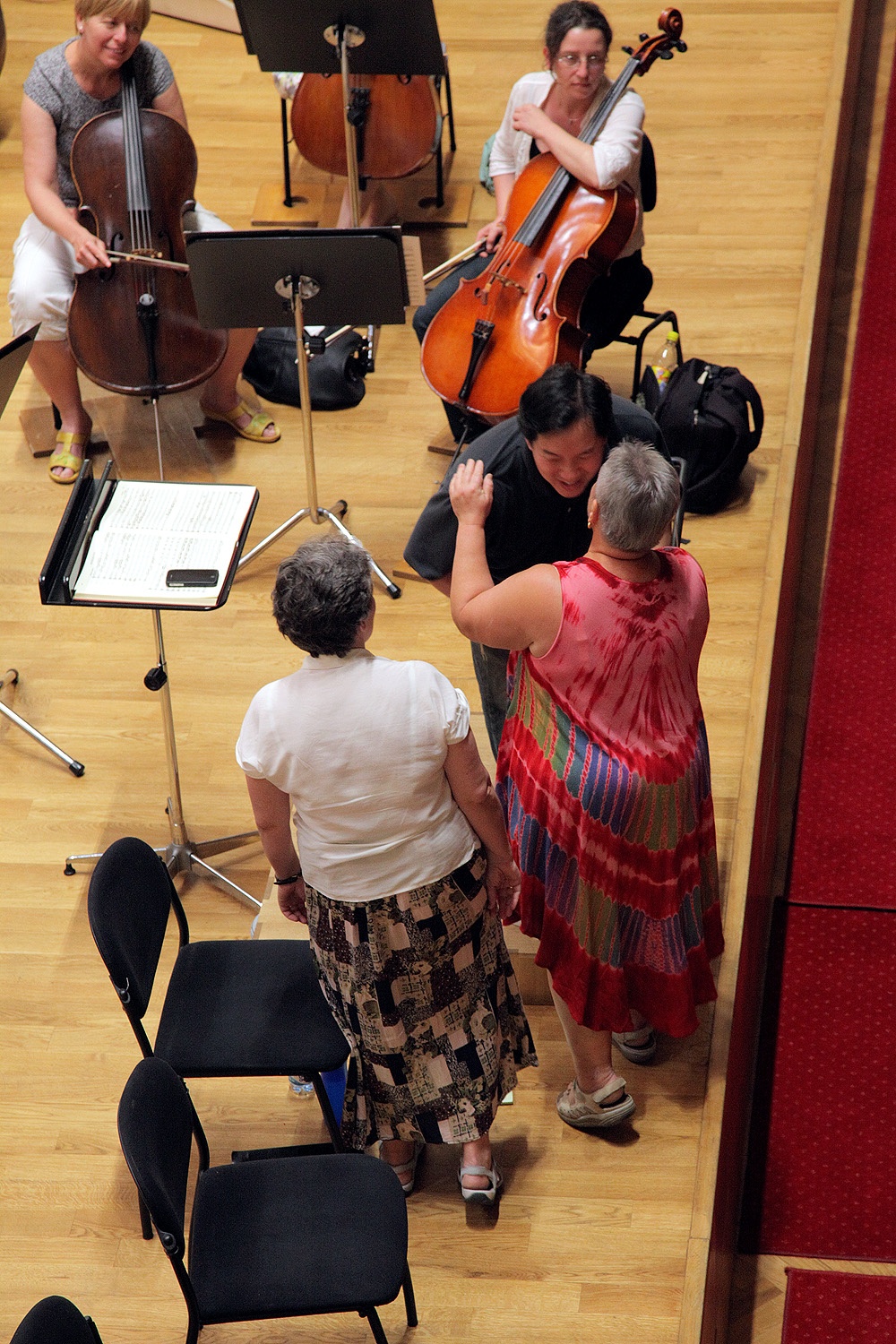 bill-hocker-ming-luke-receives-a-presentation-slovak-philharmonic-bratislava-slovakia-2013