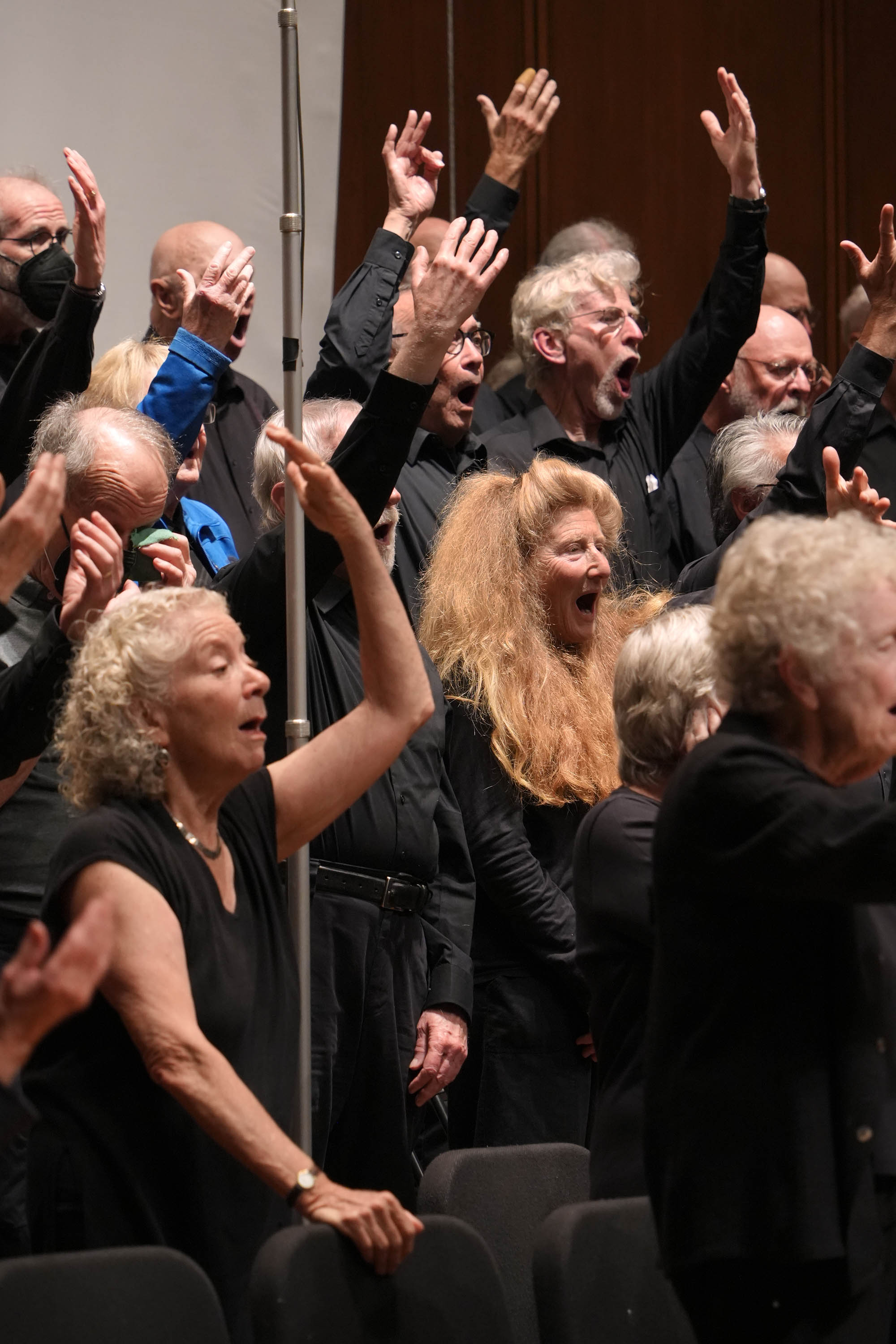 bill-hocker-warmups-bcco-spring-concert-hertz-hall-uc-berkeley-berkeley-california-2025
