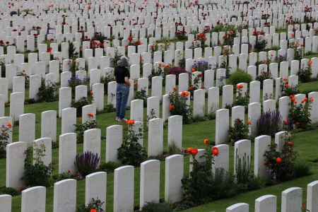  Tyne Cot Cemetery
 Passchendaele, Belgium