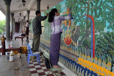 Muralists
Royal Palace
Phnom Penh, Cambodia