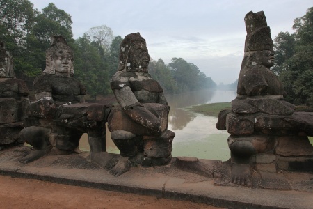 Angkor Thom Causway Moat Angkor, Cambodia