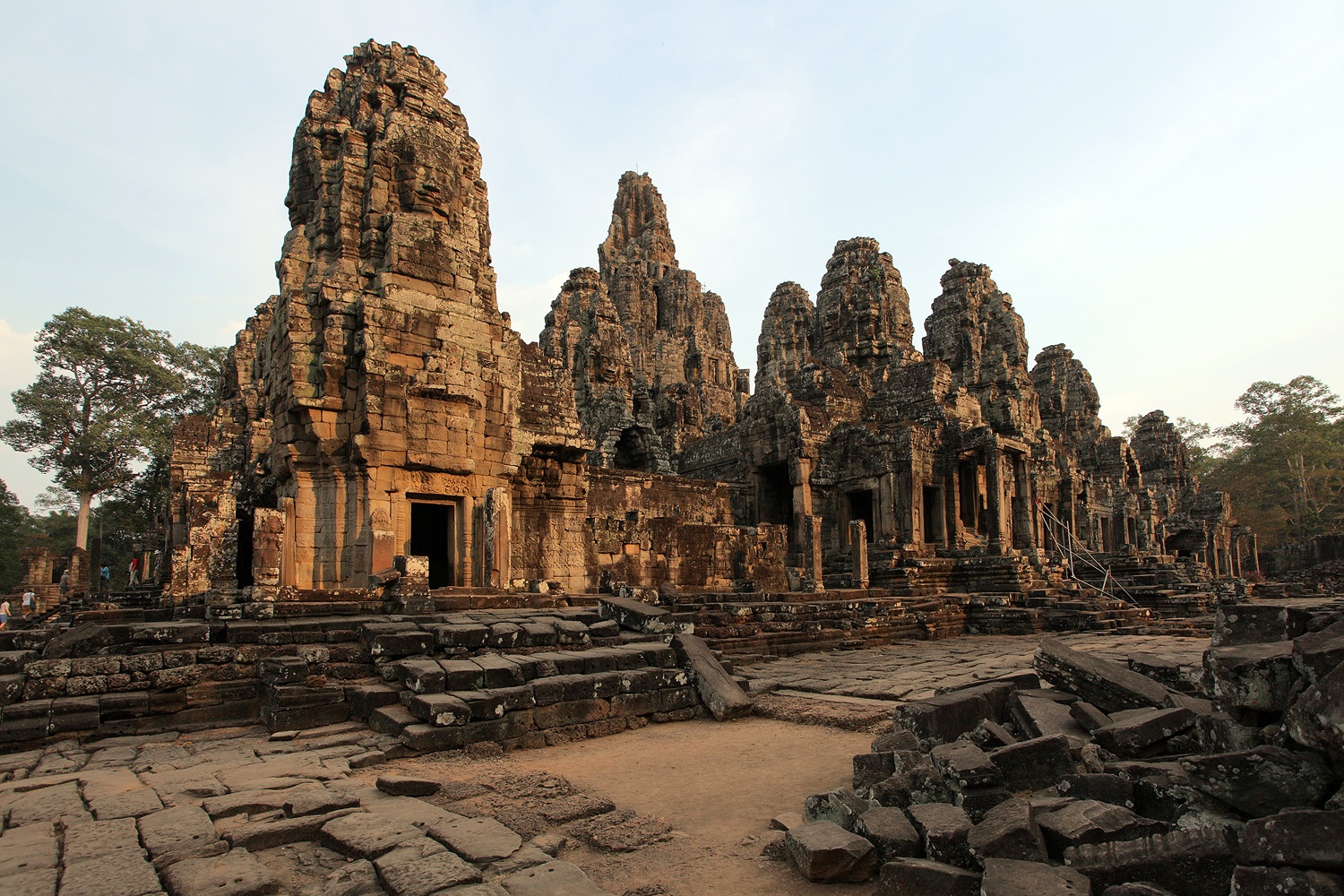 bill-hocker-bayon-west-facade-angkor-thom-cambodia-2010
