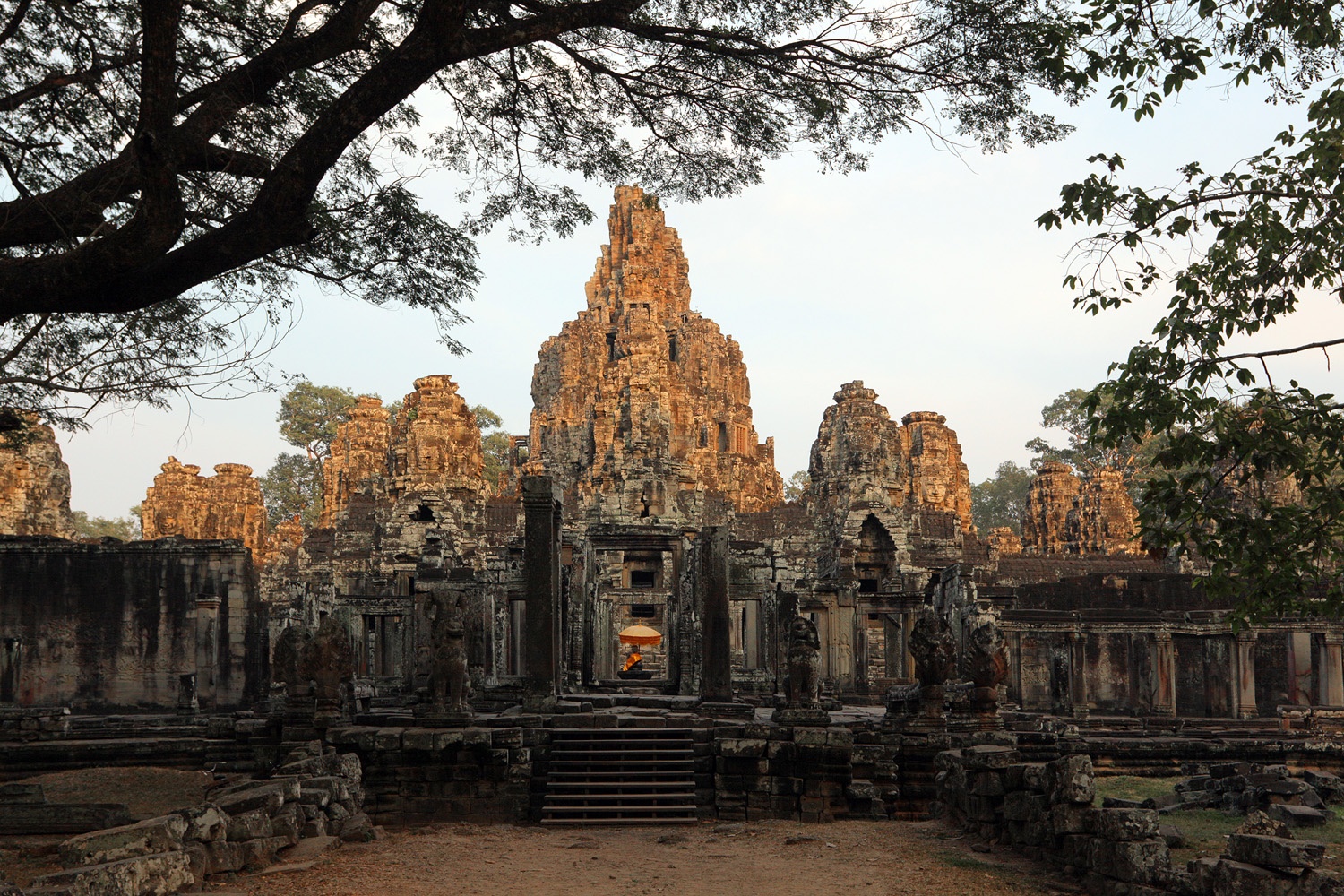 bill-hocker-bayon-west-facade-angkor-thom-cambodia-2010