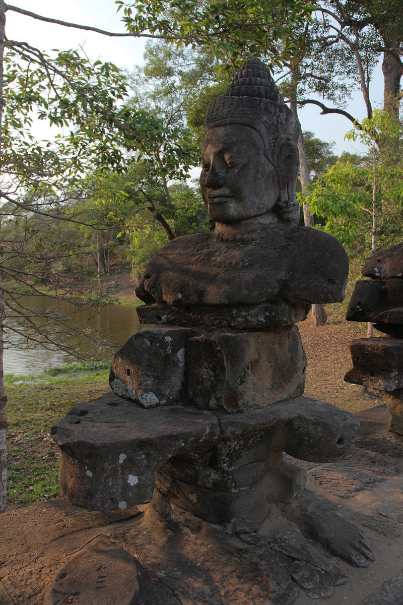 bill-hocker-naga-carrier-angkor-thom-angkor-cambodia-2010