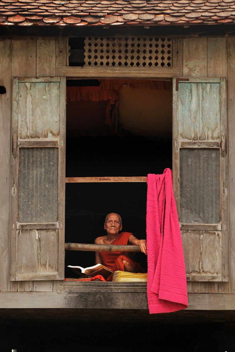bill-hocker-monk's-window-wat-ek-phnom-cambodia-2010