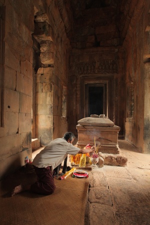 Shrine Keeper, Banteay SamreAngkor, Cambodia