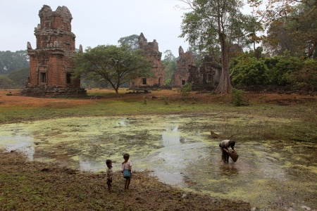 Snailhunters, Suor Prat Towers
Angkor, Cambodia