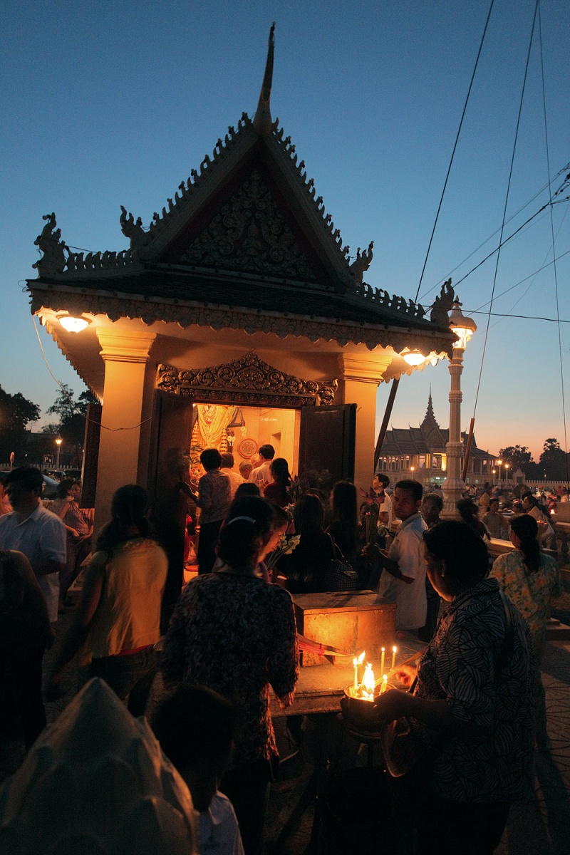 bill-hocker-preah-ang-dorngkeu-shrine-phnom-penh-cambodia-2010