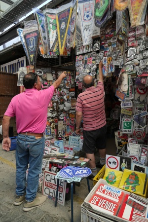 Sign Vendor
Vendor
Victor Manuel Bazaar 
Santiago, Chile