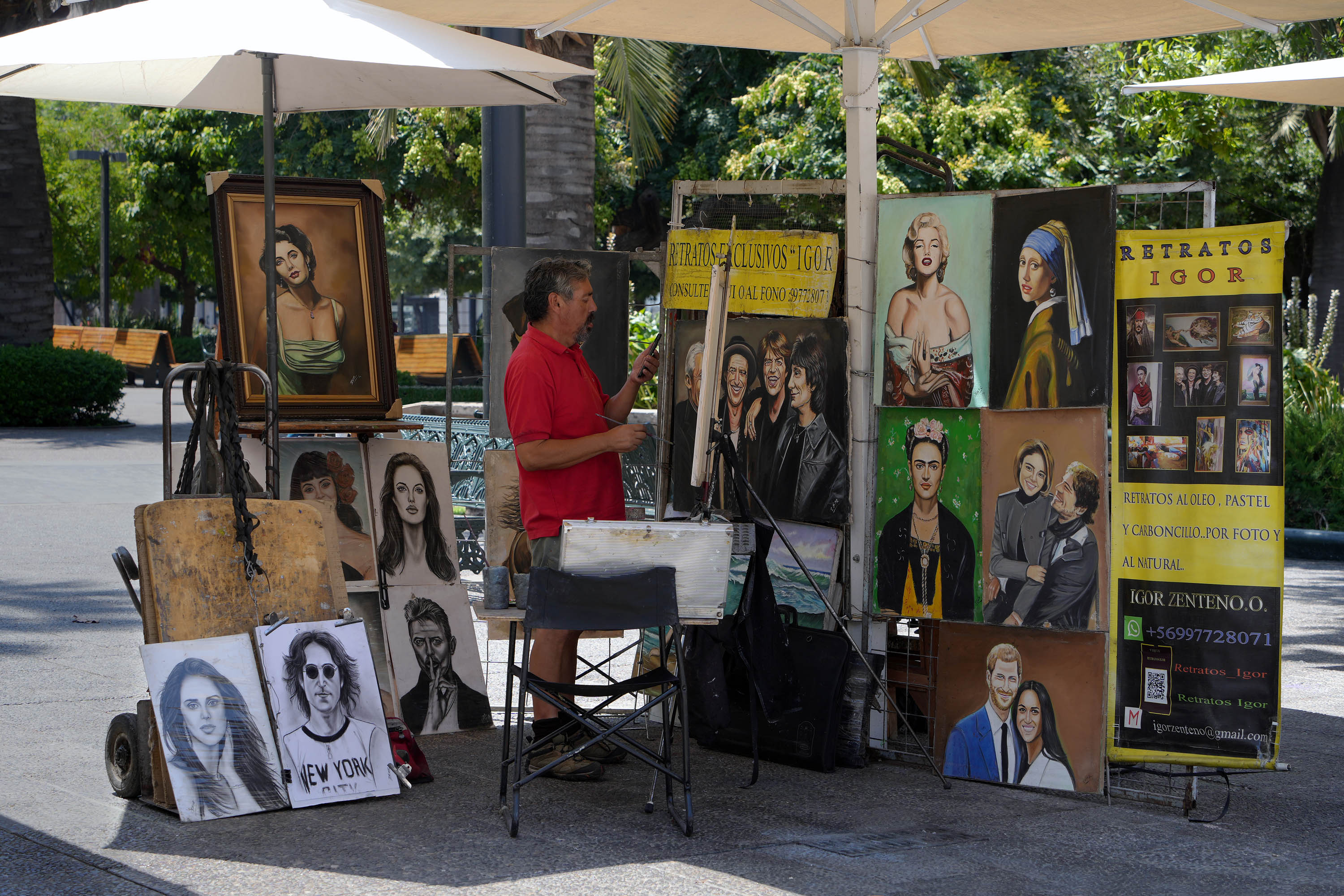 bill-hocker-artist-plaza-de-armas-santiago-chile-2024