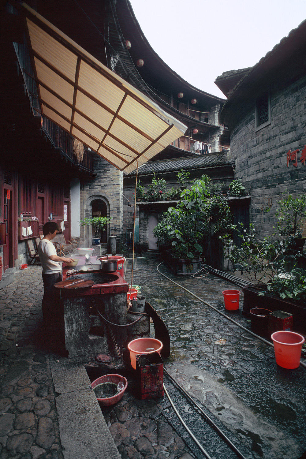 bill-hocker-clan-house-kitchen-fujian-china-2002