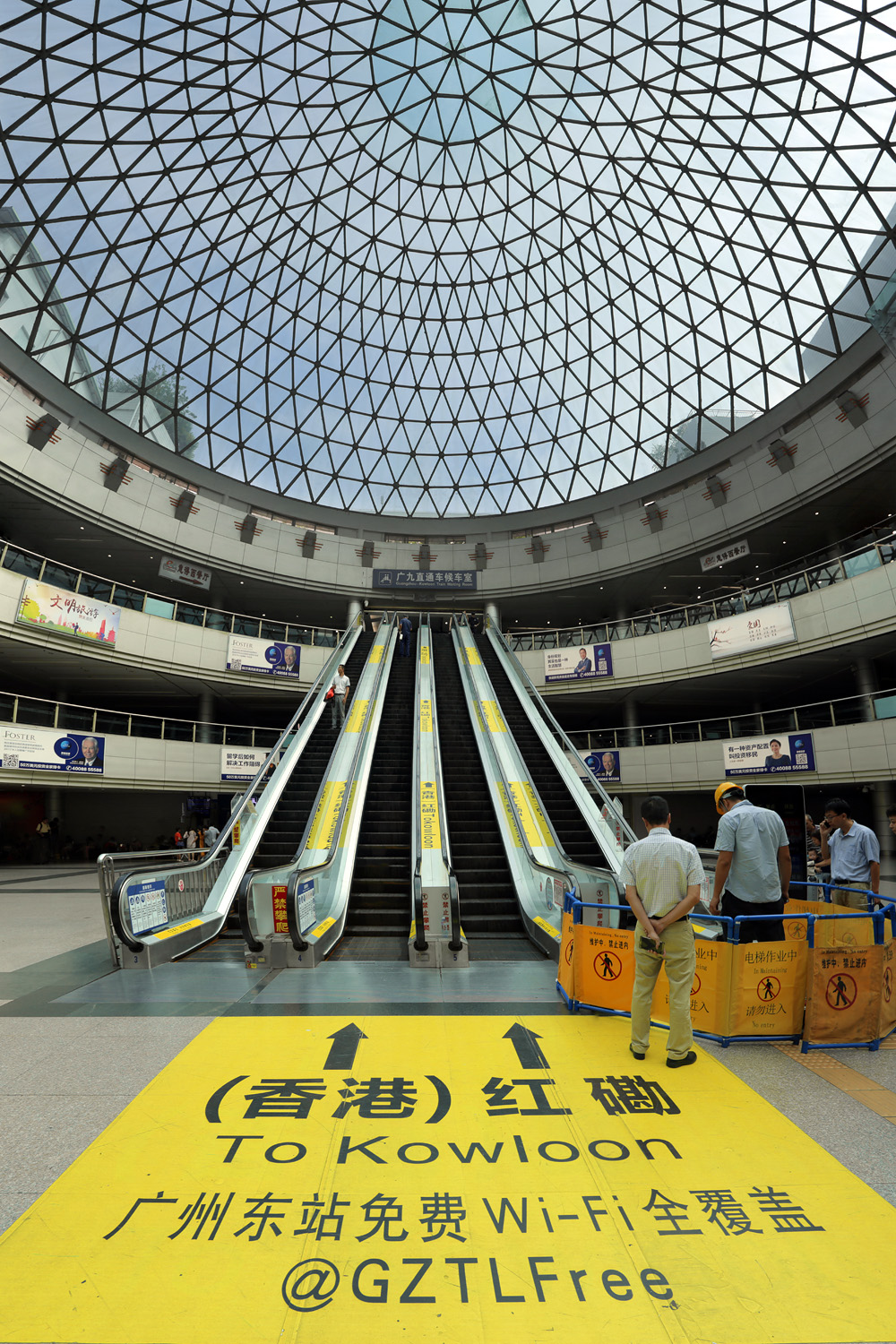 bill-hocker-train-station-guangzhou-china-2017