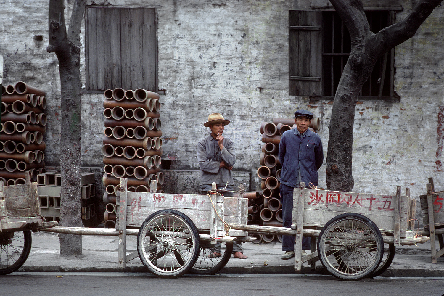 bill-hocker-ceramic-factory-fushan-china-1979