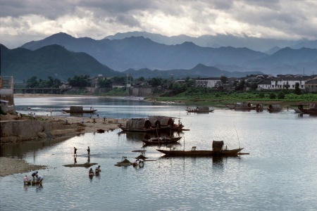 Riverscape
Tungxi Sen
Anhui, China