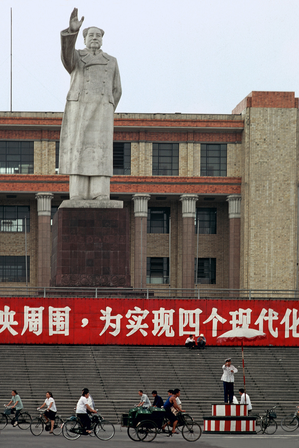 bill-hocker-traffic-cop-chengdu-china-1981