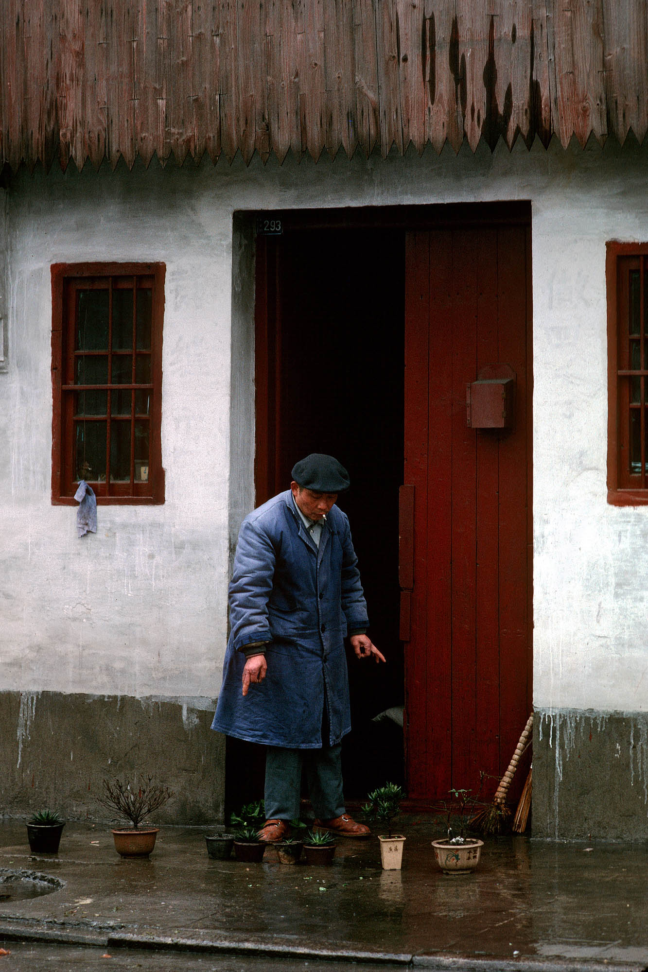 bill-hocker-bonsai-gardener-suzhou-china-1988