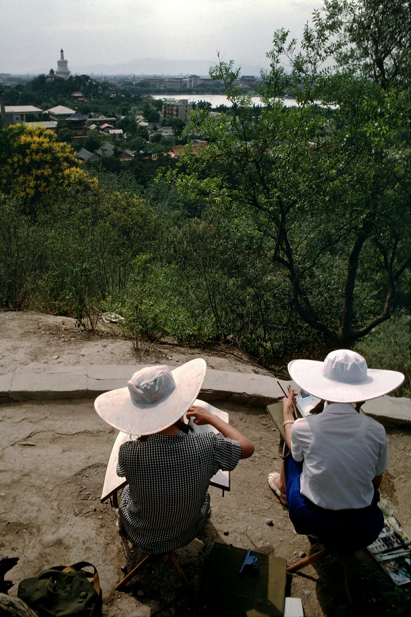 bill-hocker-art-students-jingshan-hill-beijing-china-1981