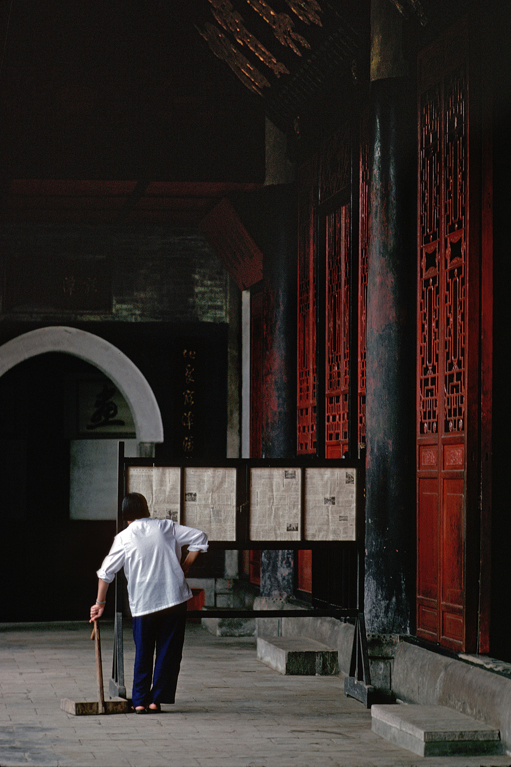 bill-hocker-museum-custodian-chengdu-sichuan-china-1981