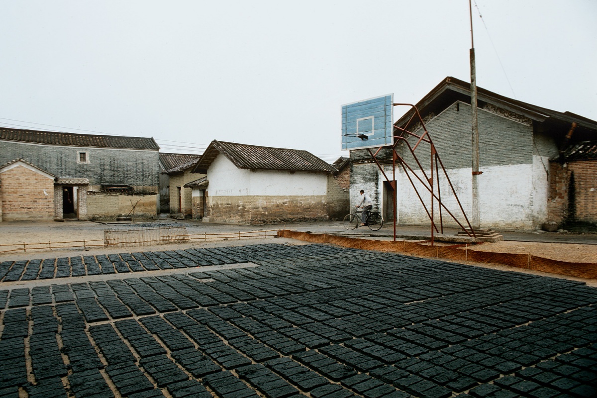 bill-hocker-drying-bricks-fushan-china-1979
