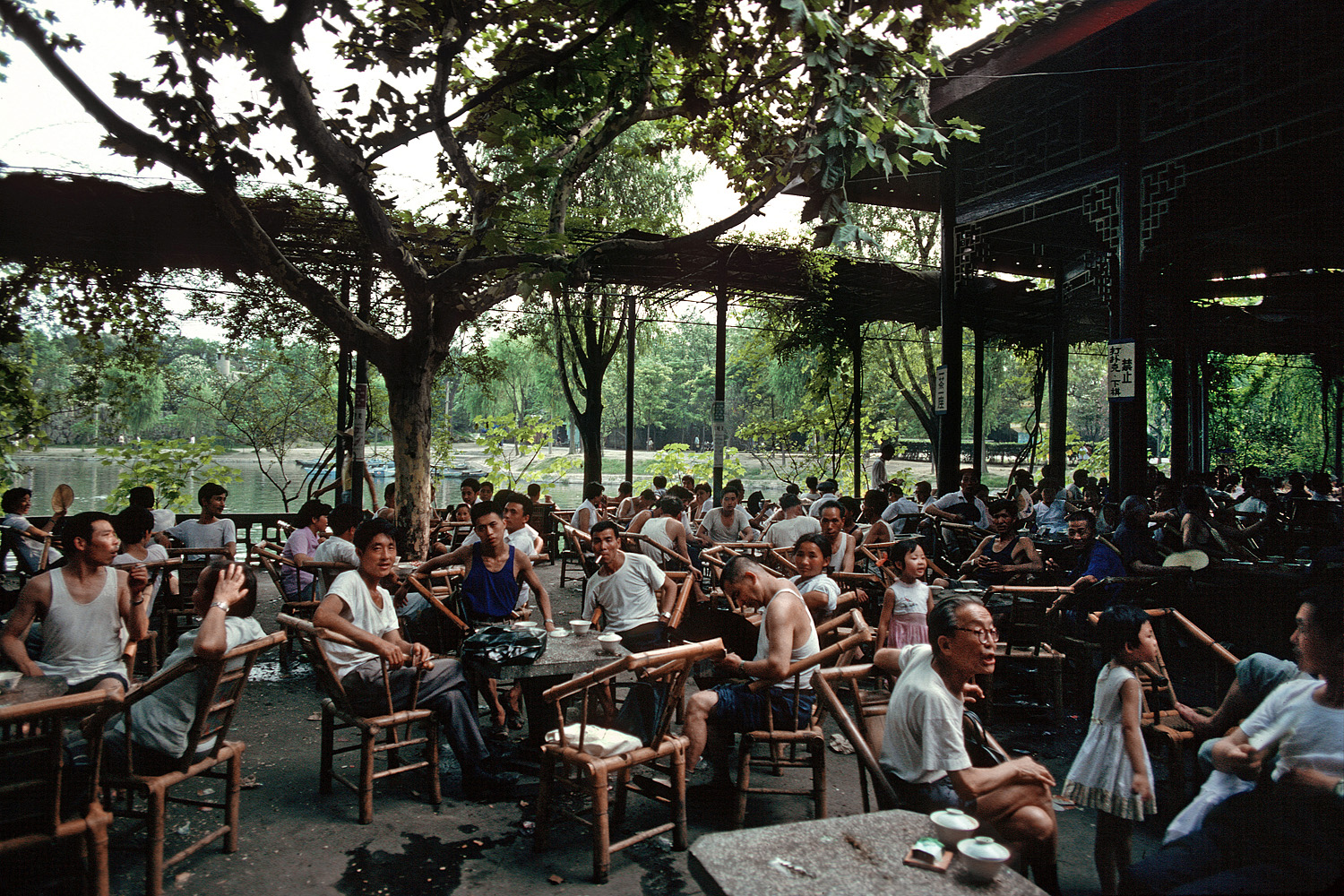 bill-hocker-tea-house-chengdu-sichuan-china-1981