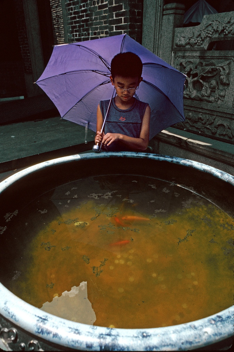 bill-hocker-young-museum-visitor-guangzhou-china-2002