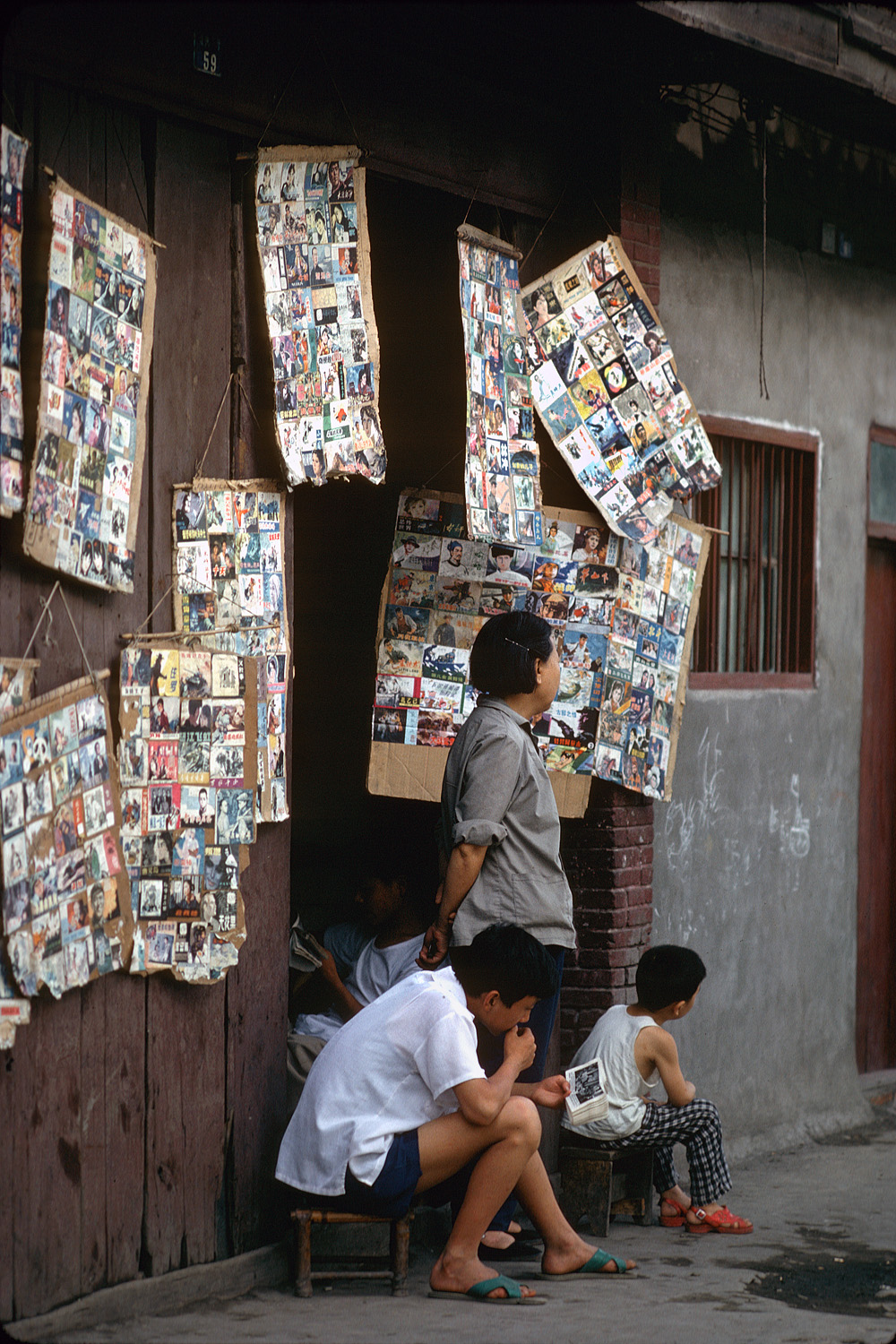 bill-hocker-comics-leshan-sichuan-china-1981