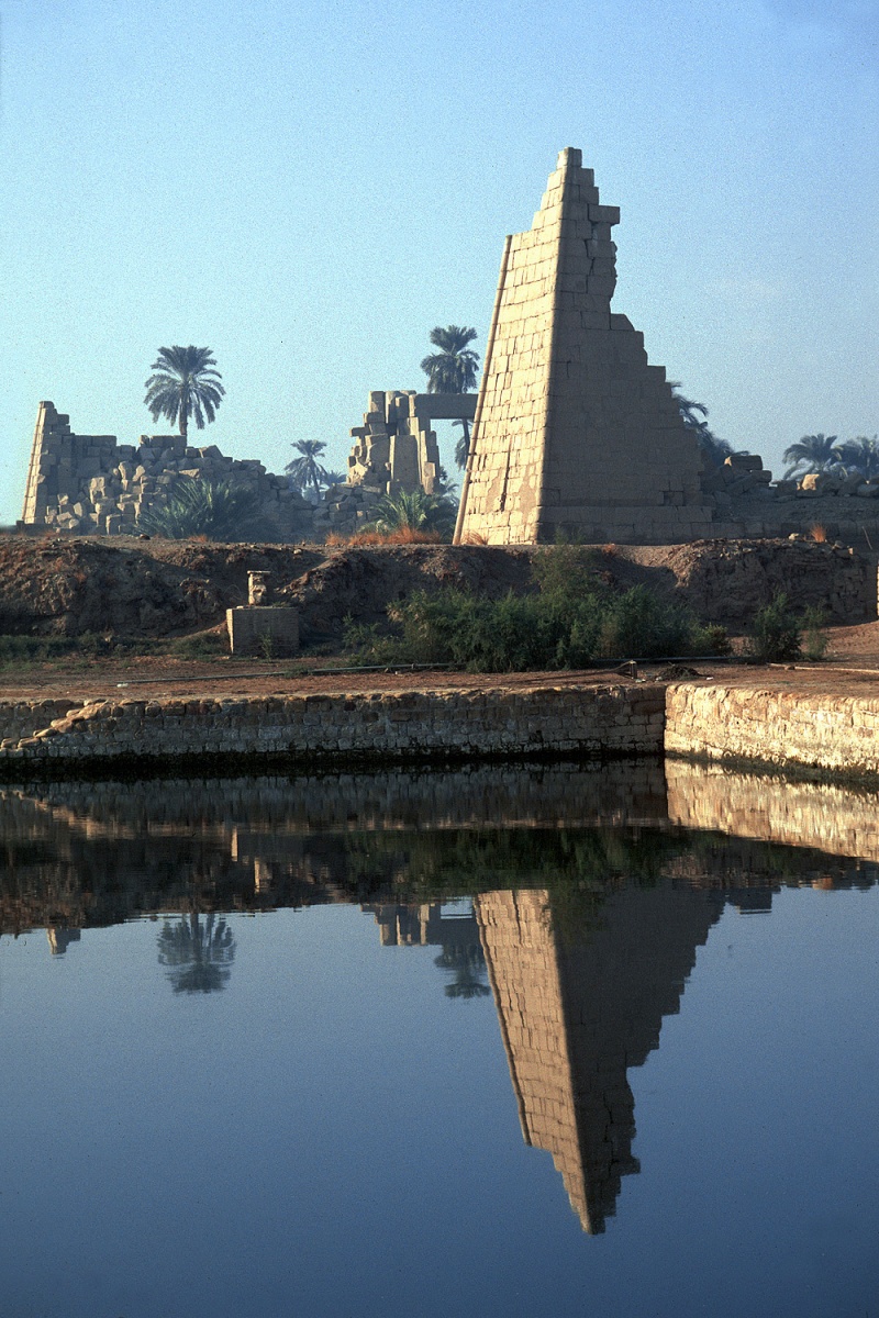 bill-hocker-pylons-karnak-egypt-1998