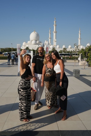 Shiekh Zayed Grand Mosque
Abu Dhabi, UAE