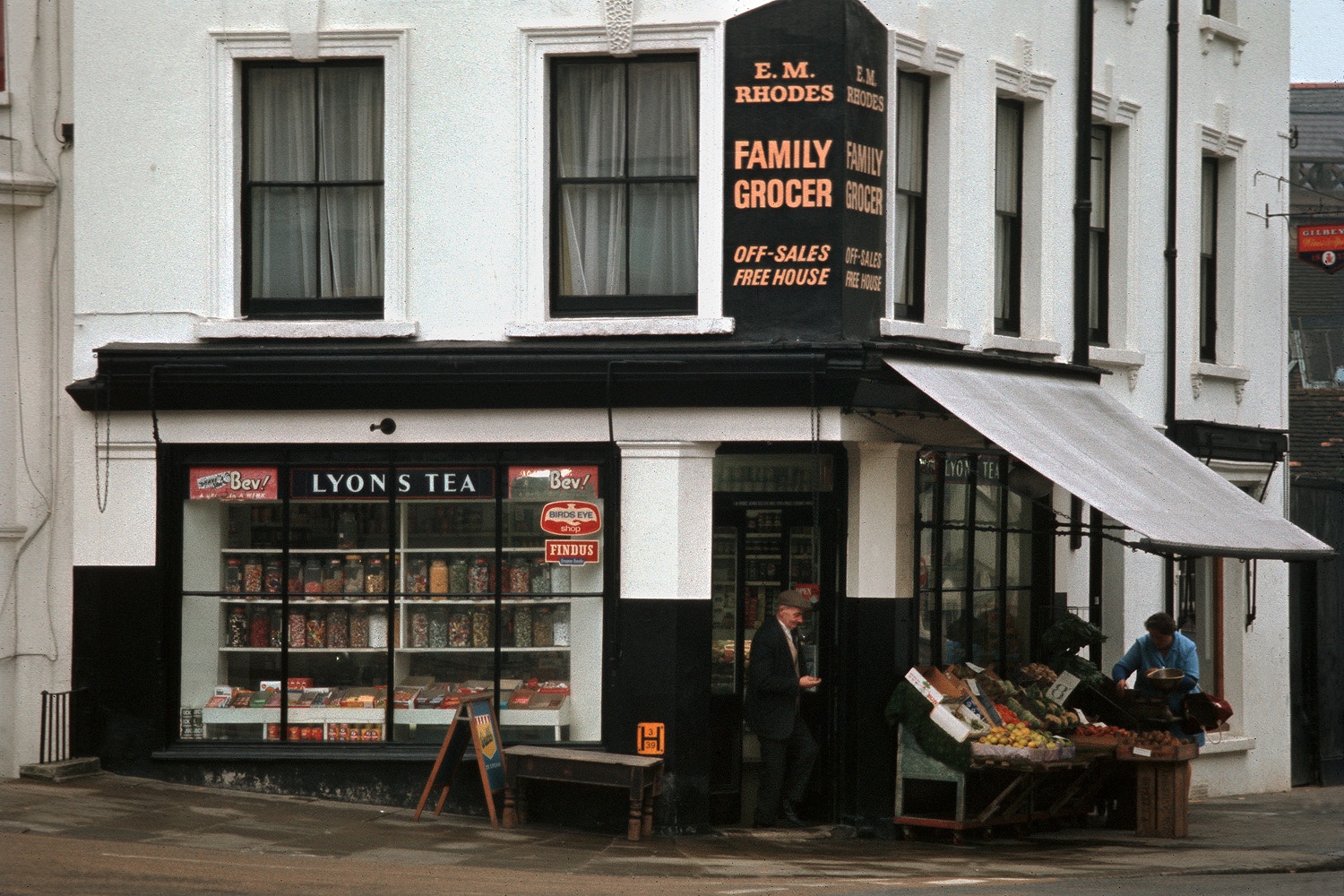 bill-hocker-grocer-folkestone-england-1972