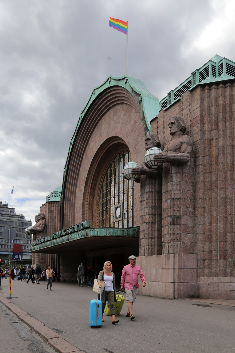 bill-hocker-train-station-helsinki-finland-2019