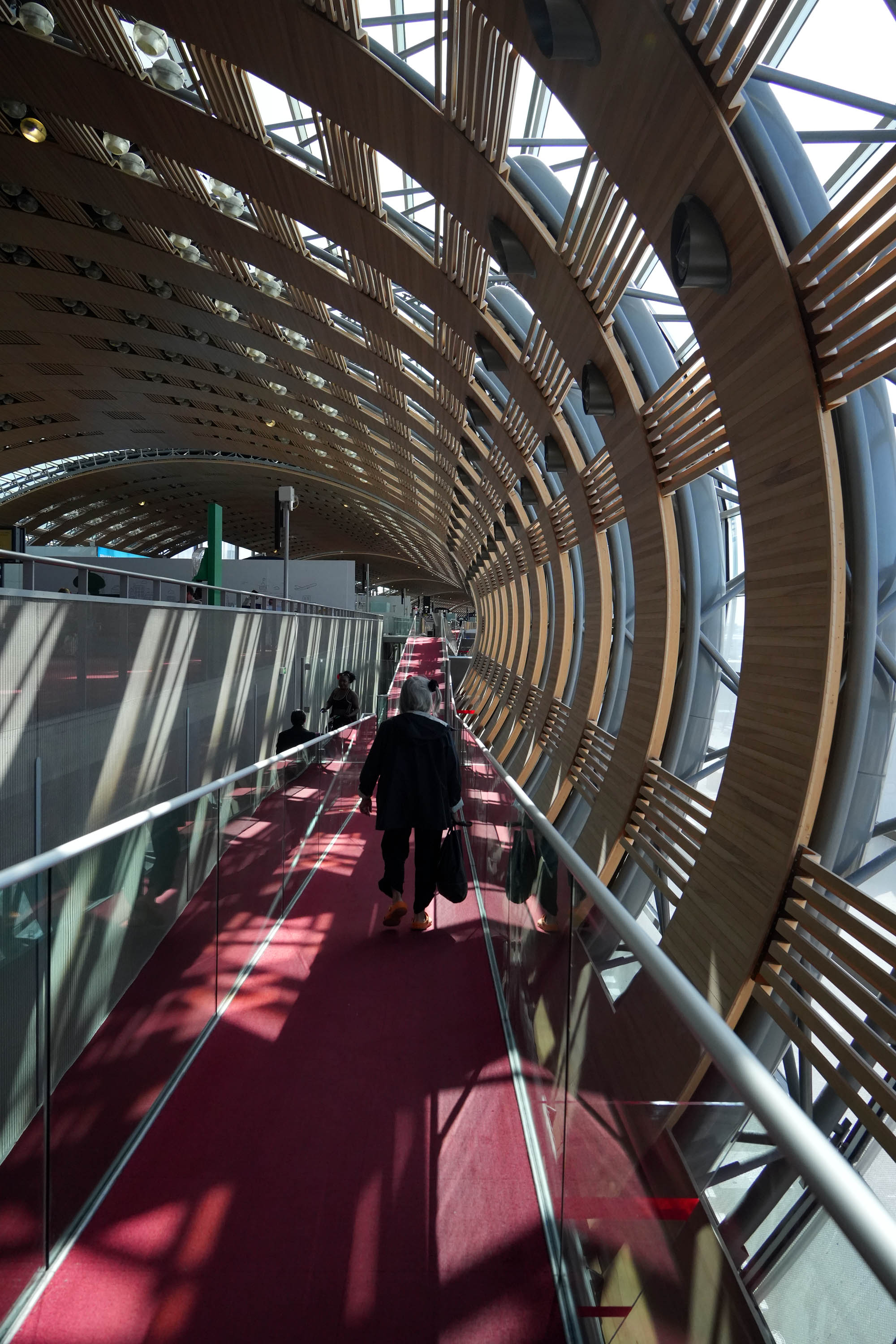 bill-hocker-terminal-2e-charles-de-gualle-ariport-walkway-paris-france-2025