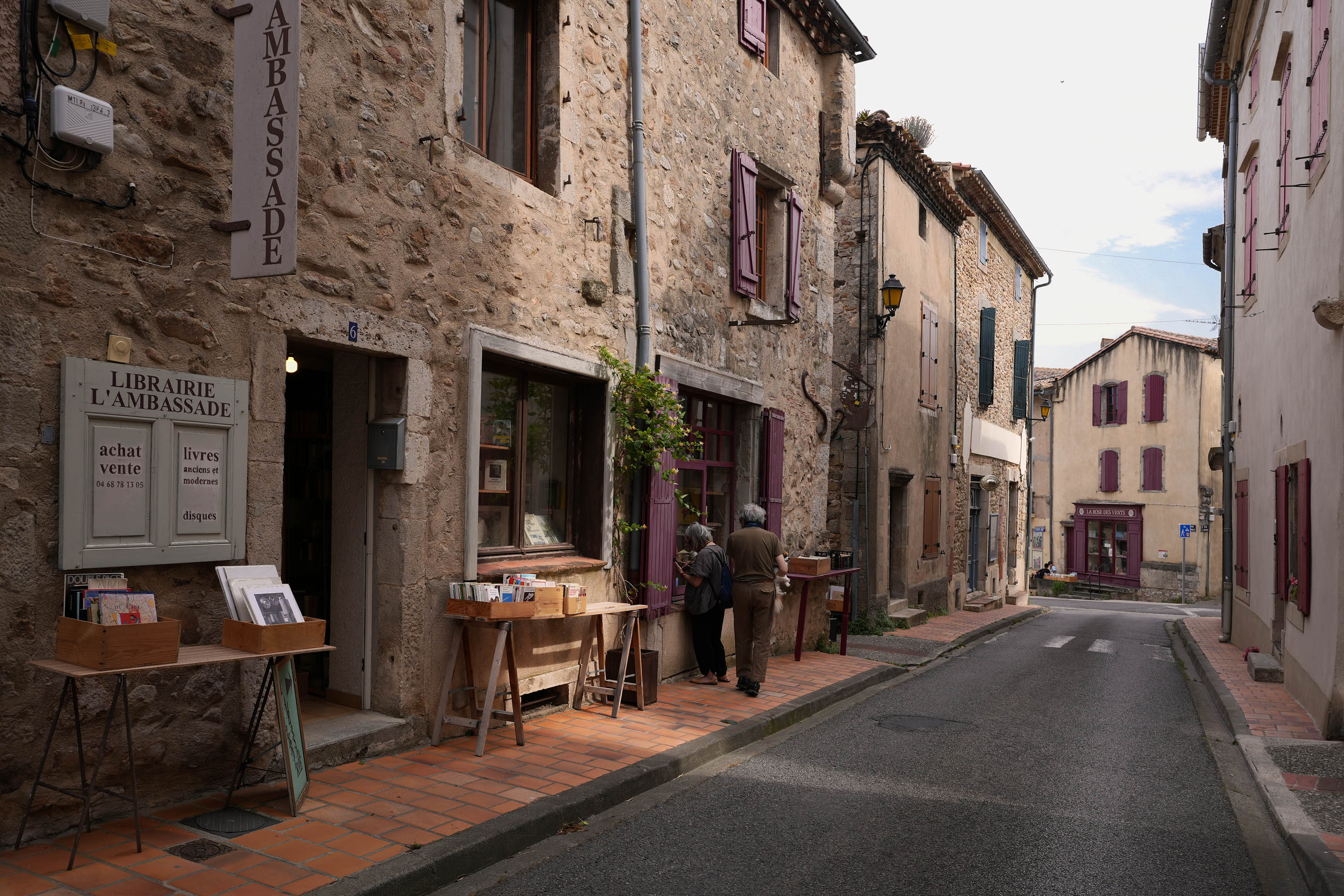 bill-hocker-the-book-village-montoleu-france-2025