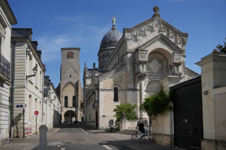 Tour Charlemagne, Basilique Saint-Martin de Tours
Tours, France