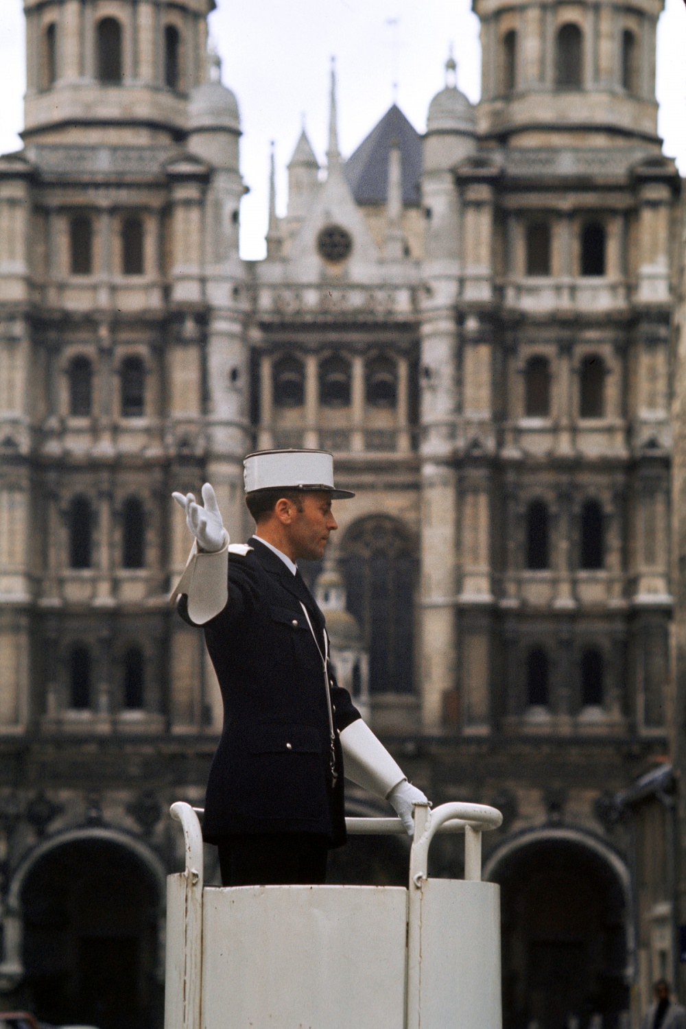 bill-hocker-traffic-gendarme-paris-france-1972