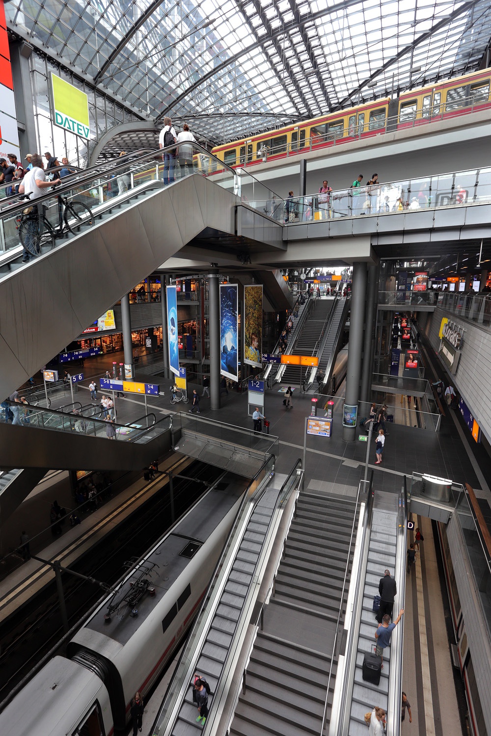 bill-hocker-berlin-station-berlin-germany-2016