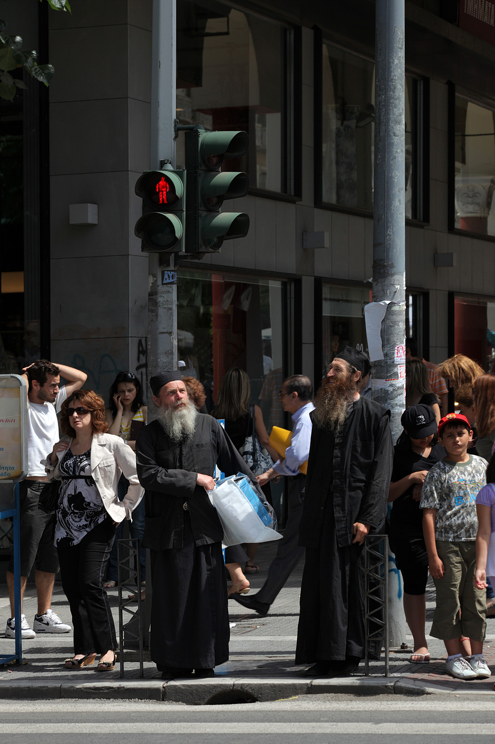 bill-hocker-shoppers-thessaloniki-greece-2010