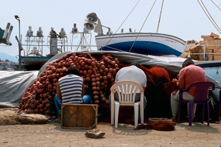 Repairing Nets
Kamares
Sifnos, Greece