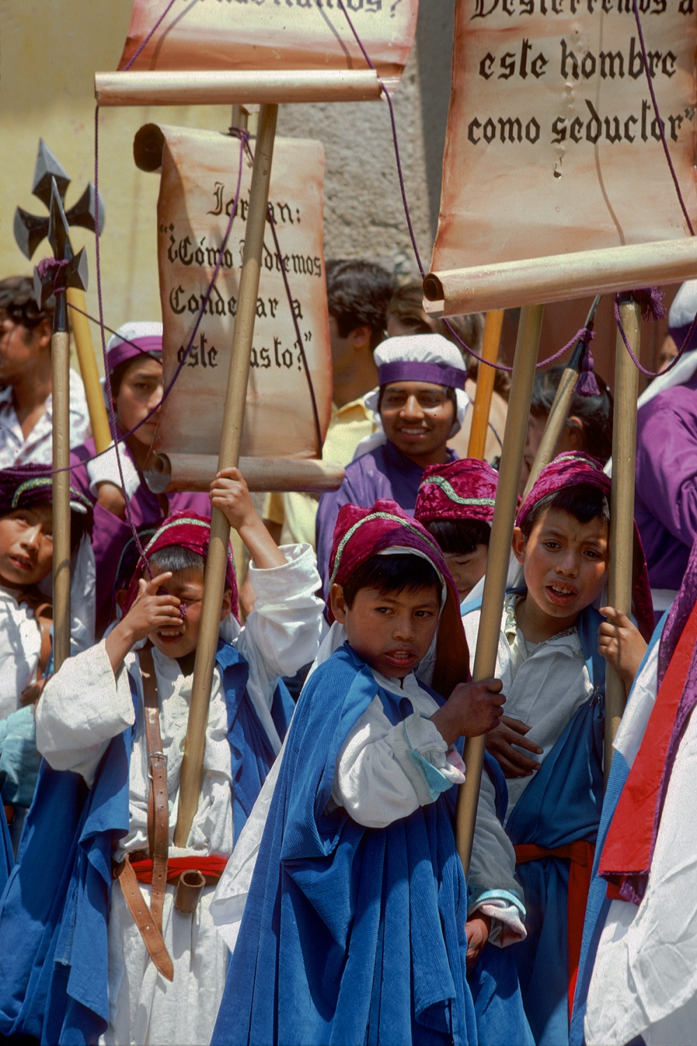 bill-hocker-easter-procession-antigua-guatemala-1978