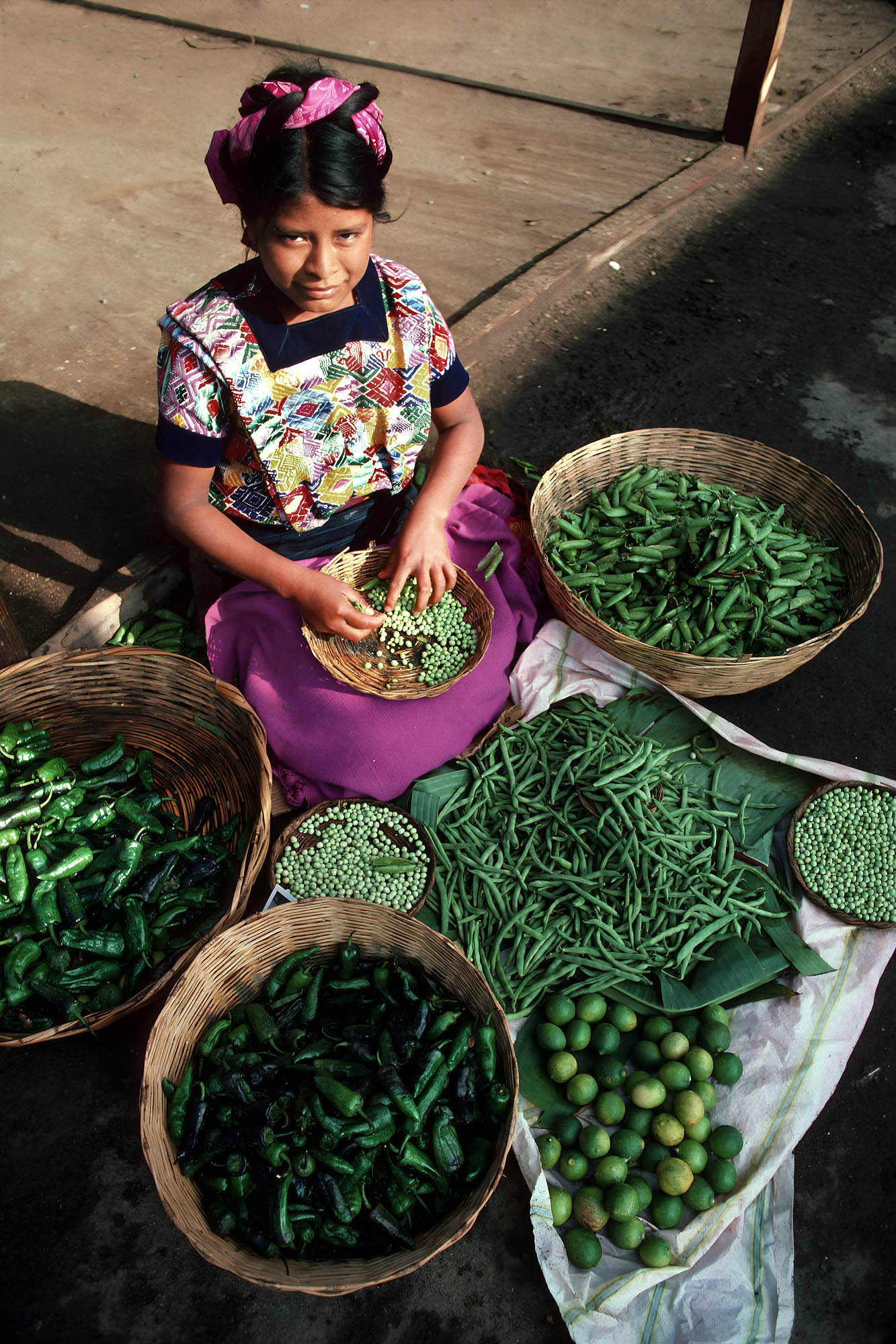 bill-hocker-shelling-peas-chichicastenango-guatemala-1978