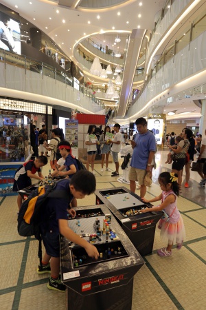 Shopping Mall
Kowloon, Hong Kong