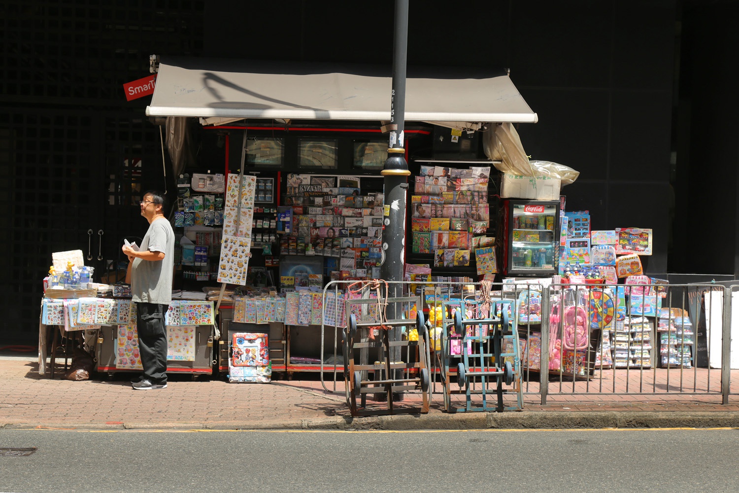 bill-hocker-magazine-stand-sheung-wan-hong-kong-2017